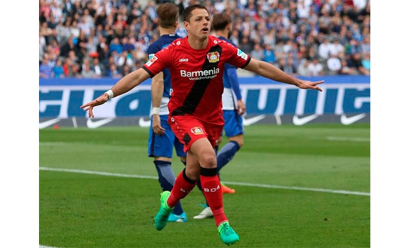 Javier Hernández celebrando un gol con el Bayer Leverkusen