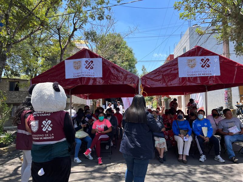 Entrega de apoyos sociales en la Ciudad de México