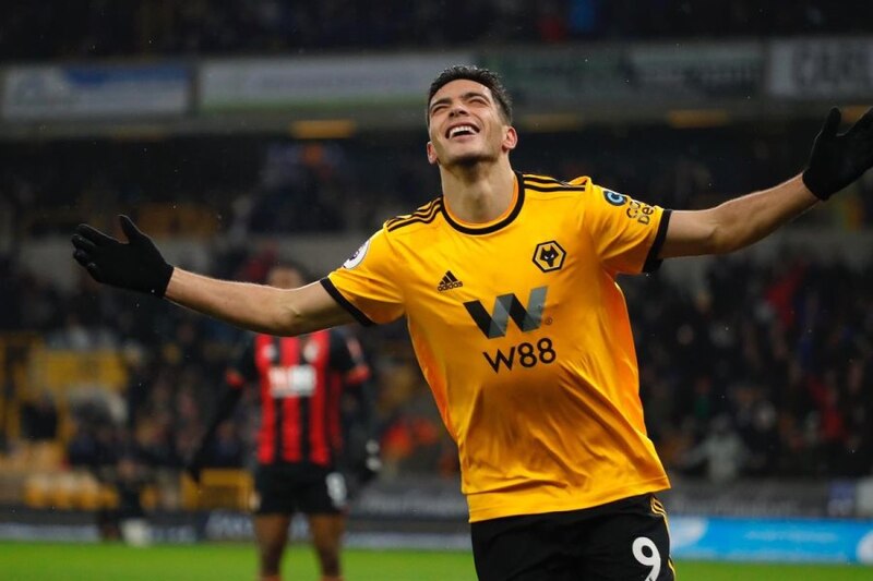 Raúl Jiménez celebra su gol con el Wolverhampton