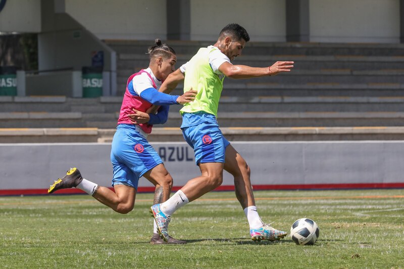 Jugadores de fútbol entrenando