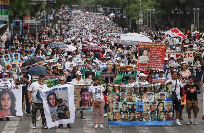 Title: Marcha por la desaparición de personas en México