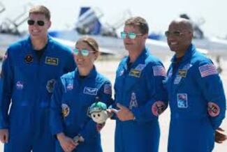 Los astronautas de Artemis II llegan a la plataforma de lanzamiento en Florida