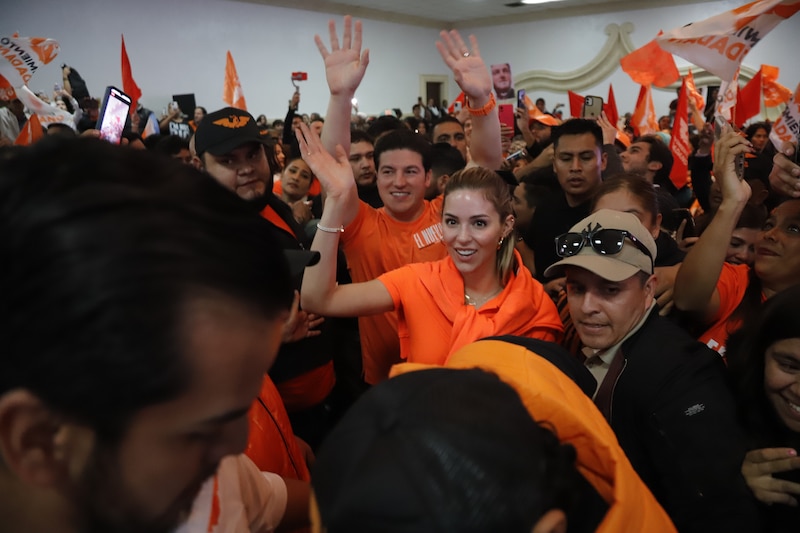 Lilian Tintori, esposa de Leopoldo López, durante un mitin político en Caracas