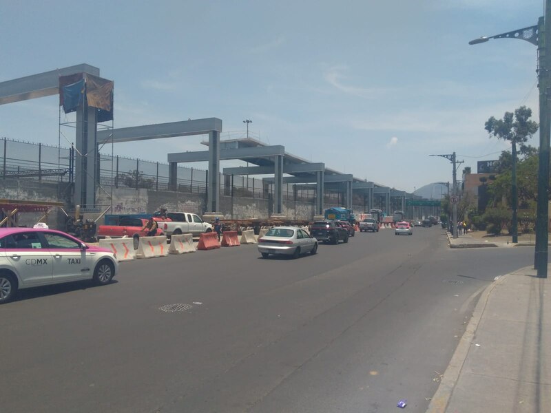 Construcción de un puente vehicular en la Ciudad de México