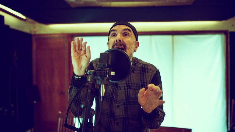 Cantante en el estudio de grabación