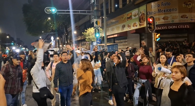 Multitudinaria manifestación en el centro de la Ciudad de México