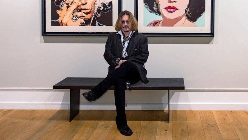 Johnny Depp en una galería de arte