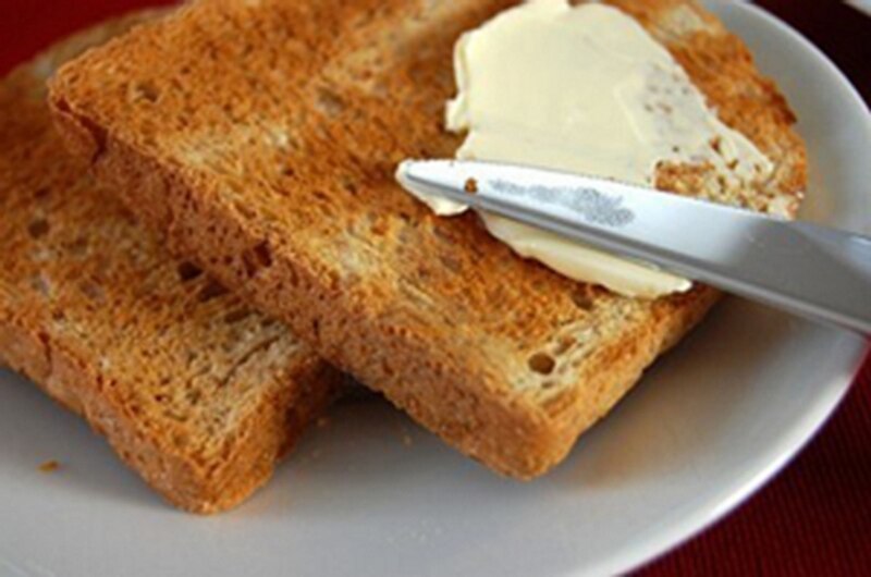 Pan tostado con mantequilla