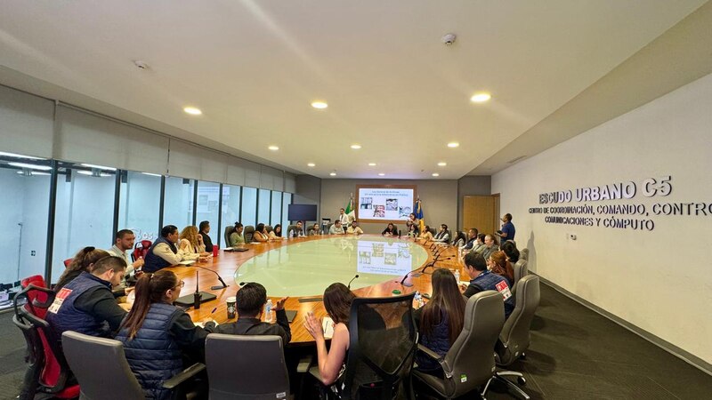 Servidores públicos en capacitación sobre archivos y normatividad documental impartida por la Contraloría del Estado
