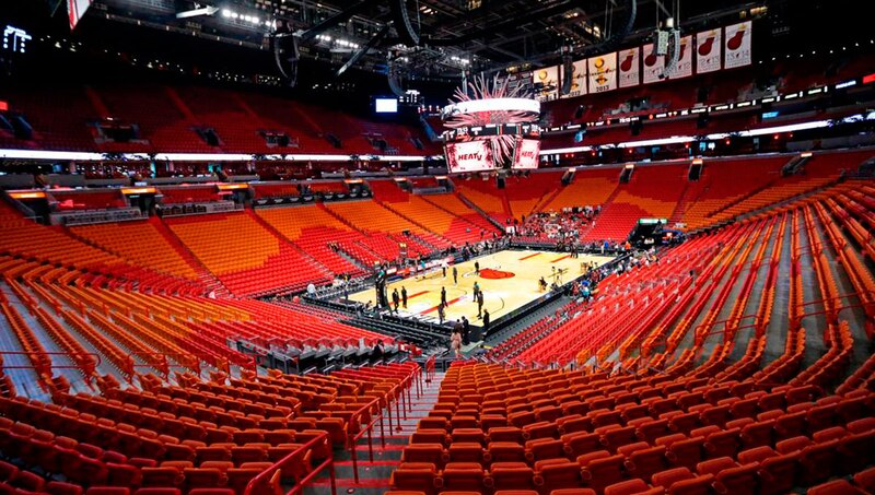 Un partido de baloncesto en el American Airlines Arena
