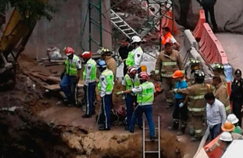 Rescate de un niño que cayó en una zanja