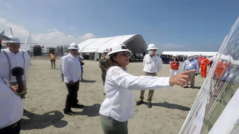 La Secretaria de Energía, Rocío Nahle, supervisa la construcción de la refinería Dos Bocas