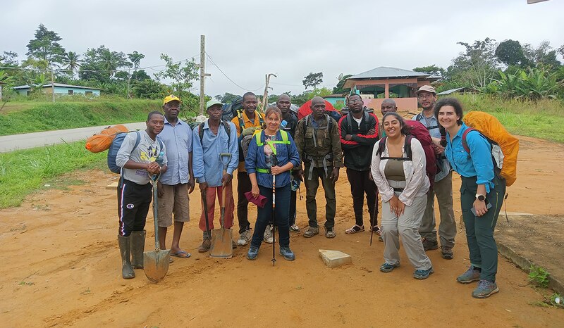 Grupo de personas en una zona rural