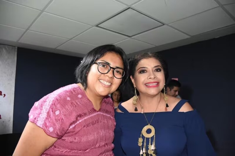 La cantante mexicana Ana Gabriel se reúne con su fan más joven
