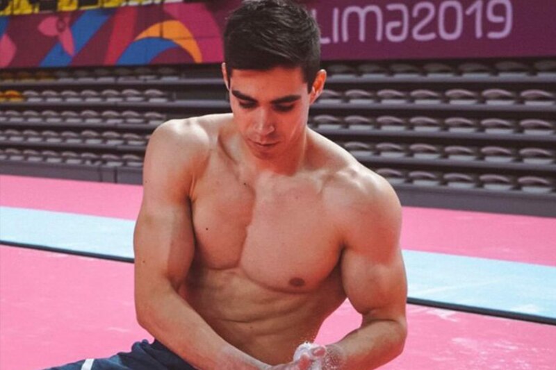 Gimnasta español Gervasio Deferr realizando su rutina de suelo en los Juegos Olímpicos de Lima 2019