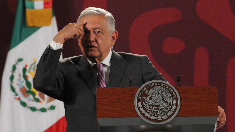 El presidente Enrique Peña Nieto da un discurso.