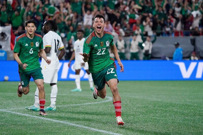 ¡Gol de México! Henry Martín celebra su anotación ante Jamaica.