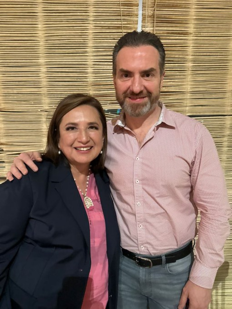 La candidata a la presidencia Xóchitl Gálvez con el actor Diego Luna