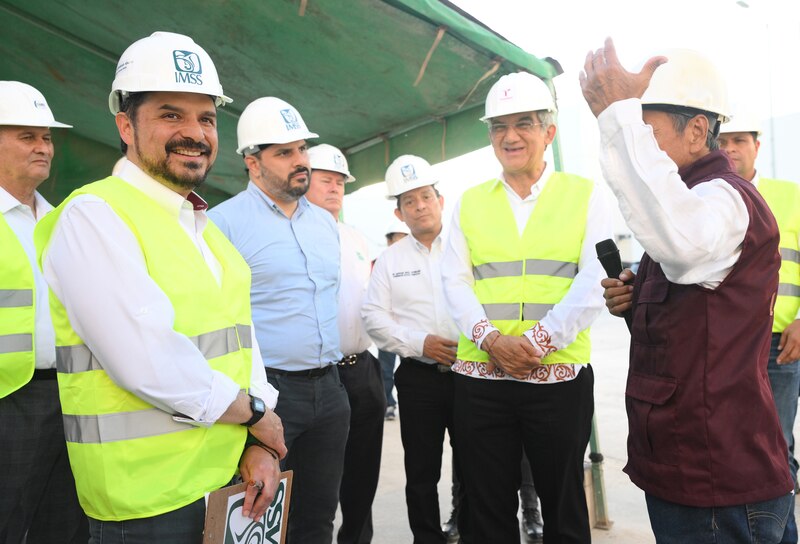 El director general del IMSS, Zoé Robledo, supervisa los avances en la construcción de la UMF No. 58 en Tlajomulco, Jalisco