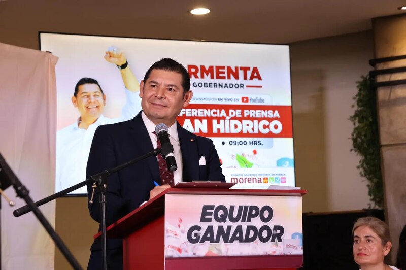 El gobernador de Morelos, Cuauhtémoc Blanco, ofrece una conferencia de prensa sobre el Plan Hídrico Estatal.