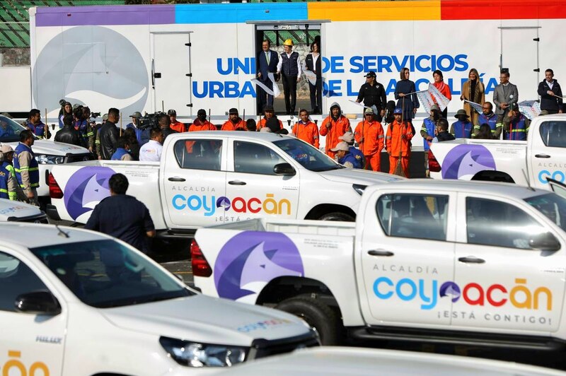 Entrega de unidades de limpia en la alcaldía Coyoacán