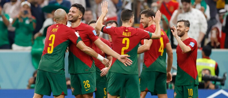 La alegría de los jugadores de la selección portuguesa tras marcar un gol