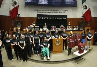 Lleva PAN a Senado playeras de “Yo con Rocha”; ¡vengan a ponérselas!, retan a Morenistas