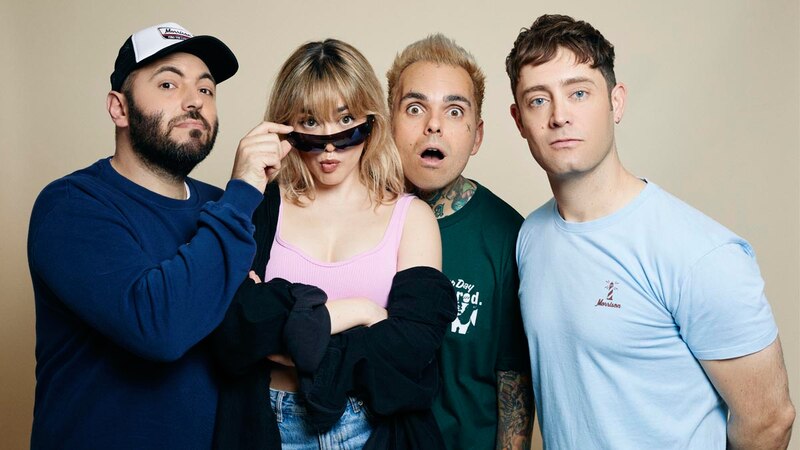 Grupo de música posando para una foto