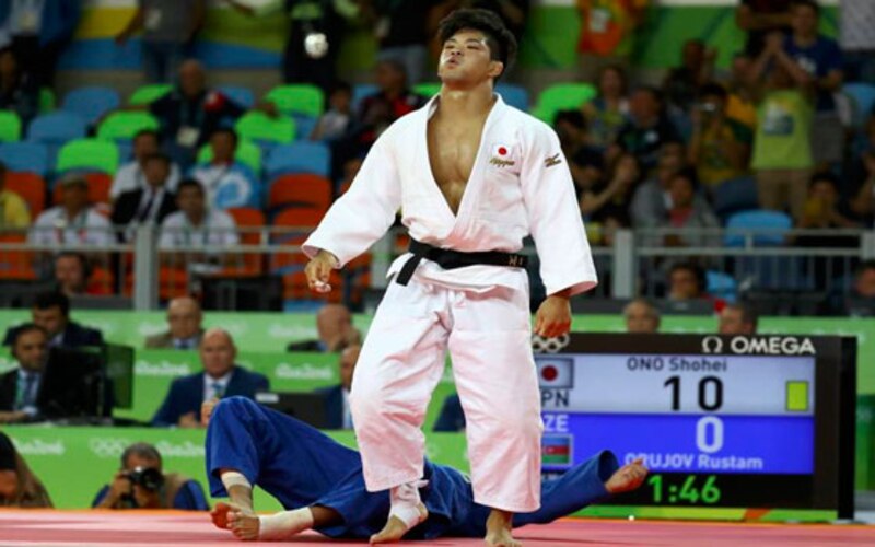 El judoca japonés Ono Shohei celebra su victoria en los Juegos Olímpicos de Río 2016