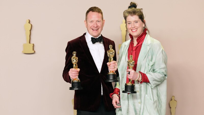 Los ganadores del Oscar 2020 posan con sus estatuillas