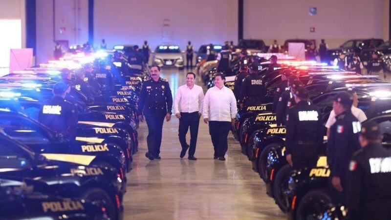 Entrega de patrullas a la policía