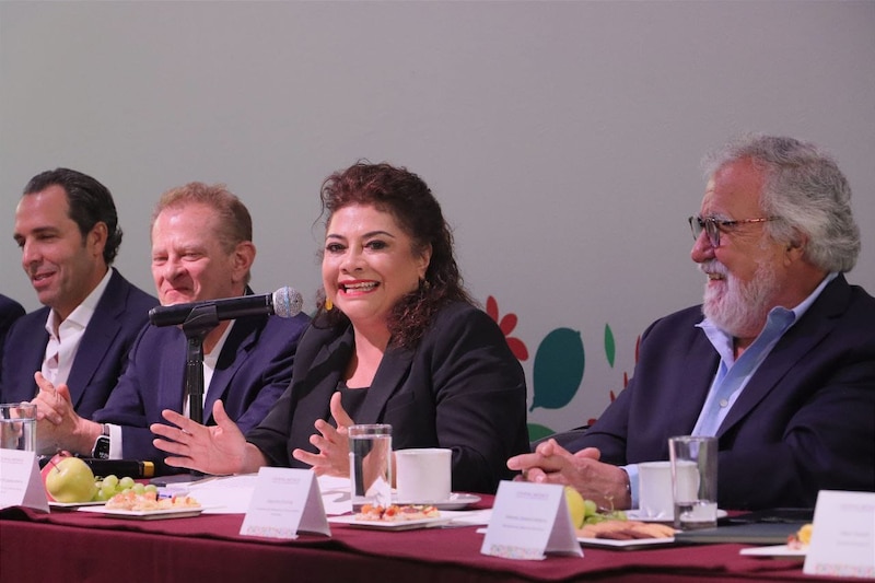 Presentación del libro "El futuro es hoy" de la escritora Laura Esquivel