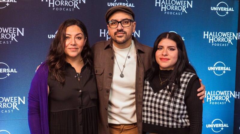 El elenco del podcast de Halloween Horror Nights en la alfombra roja