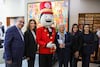 Celebran al Colegio Nacional del Notariado Mexicano con cachito de Lotería Nacional