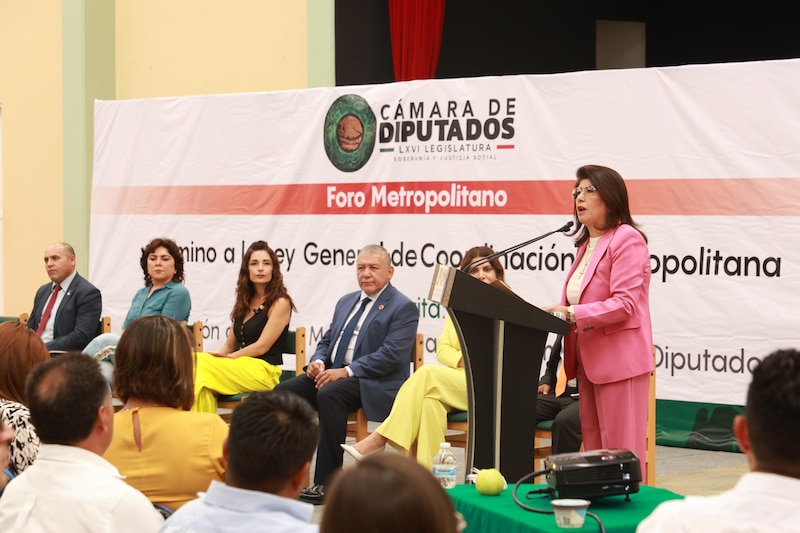 Mariela Gutiérrez Escalante habla en foro sobre movilidad, agua y vivienda en Tultitlán