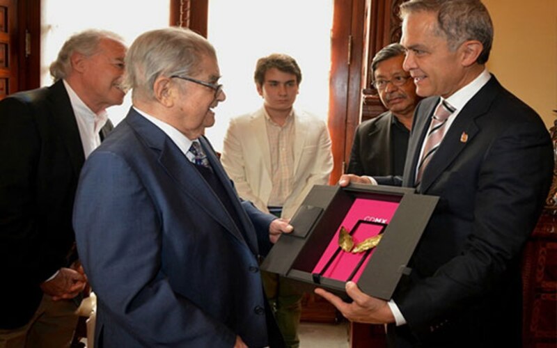 Entrega de la Medalla al Mérito en Ciencias y Artes