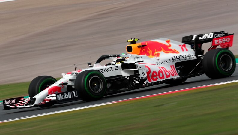 El piloto de Red Bull, Sergio Pérez, durante el Gran Premio de Japón de Fórmula 1.
