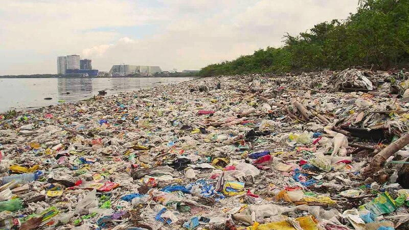 La contaminación del plástico en los océanos