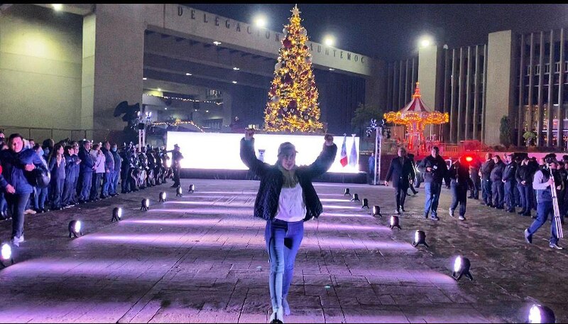 ¡La alcaldesa de Cuauhtémoc, Sandra Cuevas, enciende el árbol de Navidad en la explanada de la alcaldía!