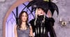 Lady Gaga irradia misterio y estilo como la profesora Rosaline Rotwood en “Merlina”