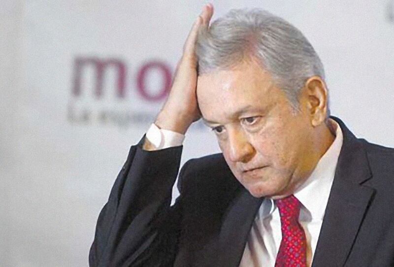 El presidente de México, Enrique Peña Nieto, se muestra preocupado durante una conferencia de prensa.