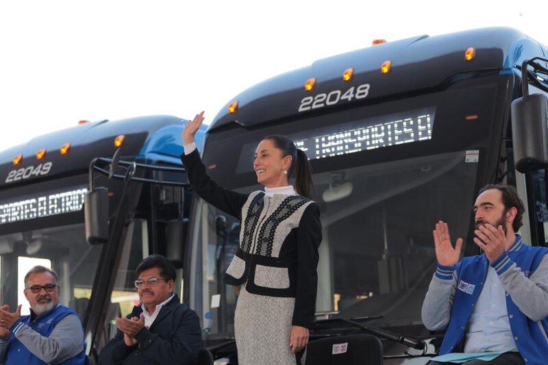 La alcaldesa de Bogotá, Claudia López, inaugura el nuevo sistema de transporte público de la ciudad