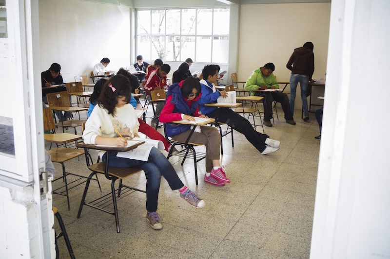 Javier Olmedo Badía, vocero de la Comisión Metropolitana de Instituciones Públicas de Educación Media Superior (Comipems), ofreció una conferencia de prensa en las instalaciones del CONALEP coyoacán en donde habló acerca de esta institución al tiempo en que se llevaba a cabo el examen de ingreso a educación media superior.