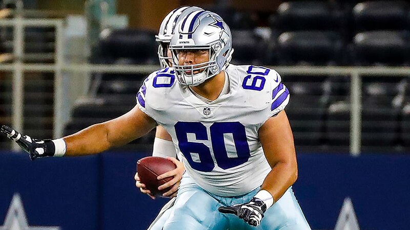 El liniero ofensivo de los Cowboys, Connor McGovern, bloquea al defensivo de los Rams, Aaron Donald.