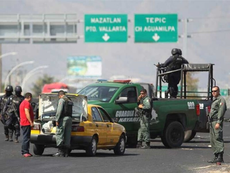 Enfrentamiento entre policías y civiles armados en México