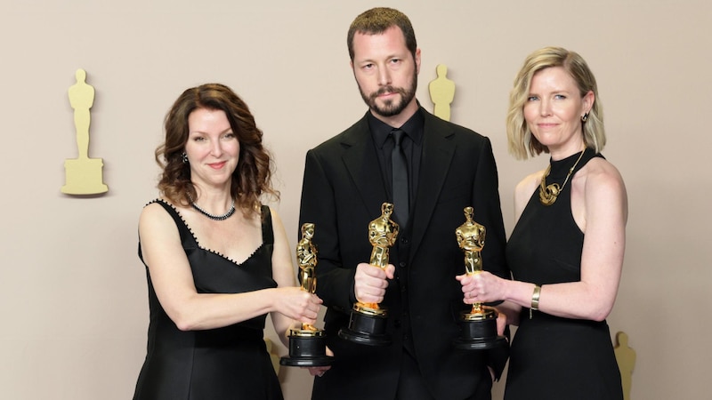 Los ganadores del Oscar 2020 posan con sus estatuillas