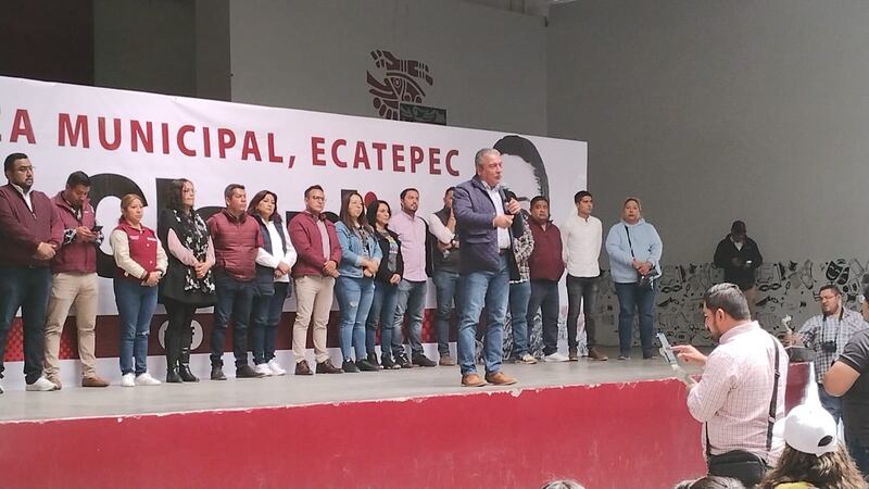 El alcalde de Ecatepec, Fernando Vilchis, encabeza ceremonia de entrega de apoyos sociales