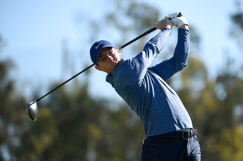 Rory McIlroy en el tee del hoyo 1 en el Masters de Augusta de 2022