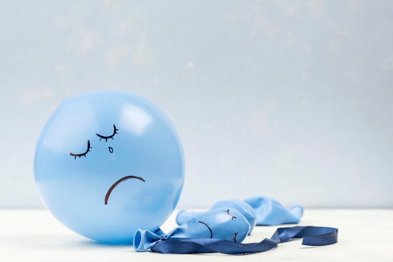 Un globo azul triste
