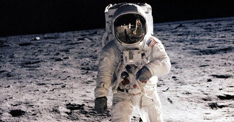 El primer hombre en la luna